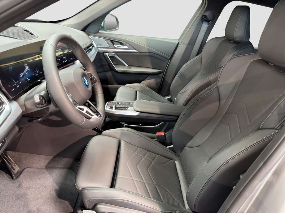 BMW BMW iX1 eDrive20 (Bild 10/18)