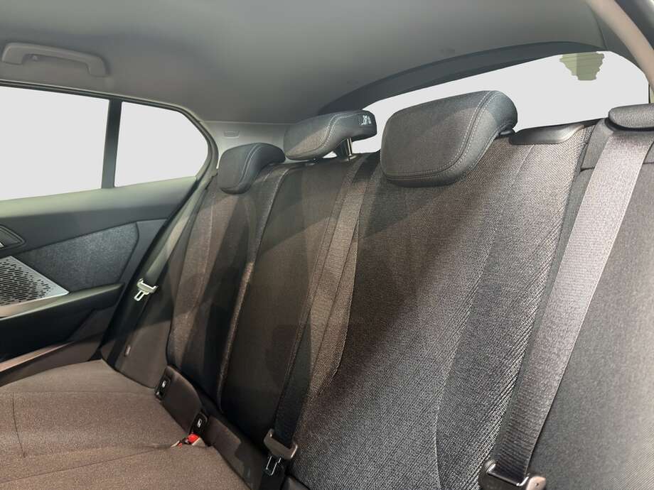 BMW 118d (Bild 14/18)