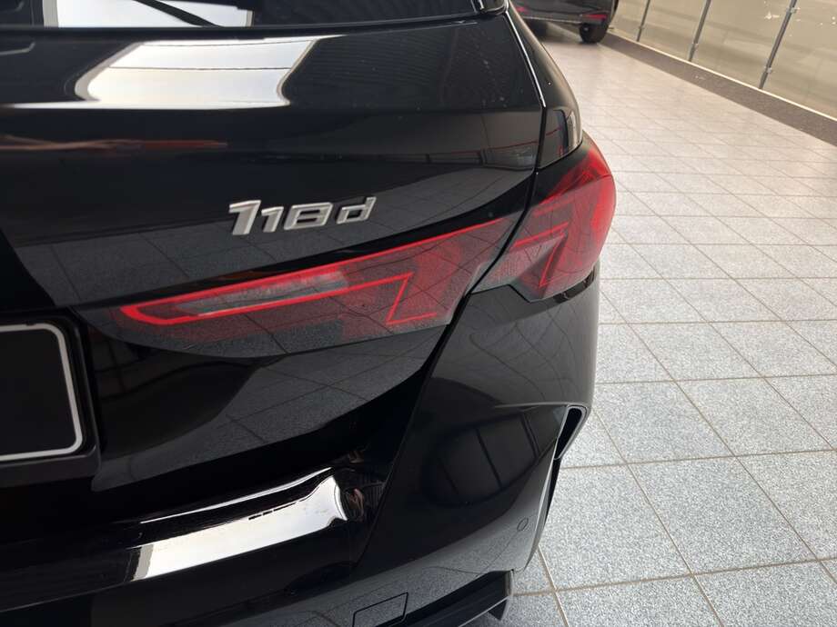 BMW 118d (Bild 17/18)
