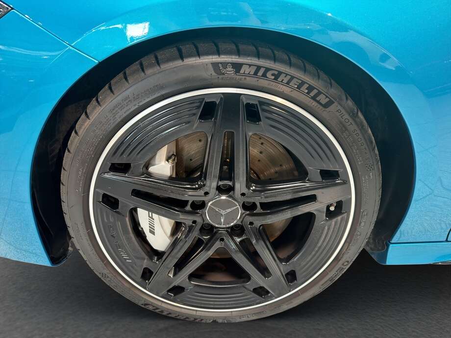 Mercedes-Benz CLA 35 AMG (Bild 9/18)