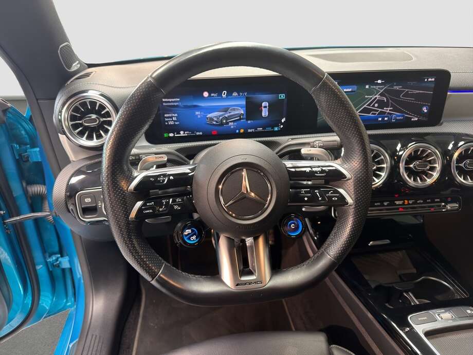 Mercedes-Benz CLA 35 AMG (Bild 12/18)