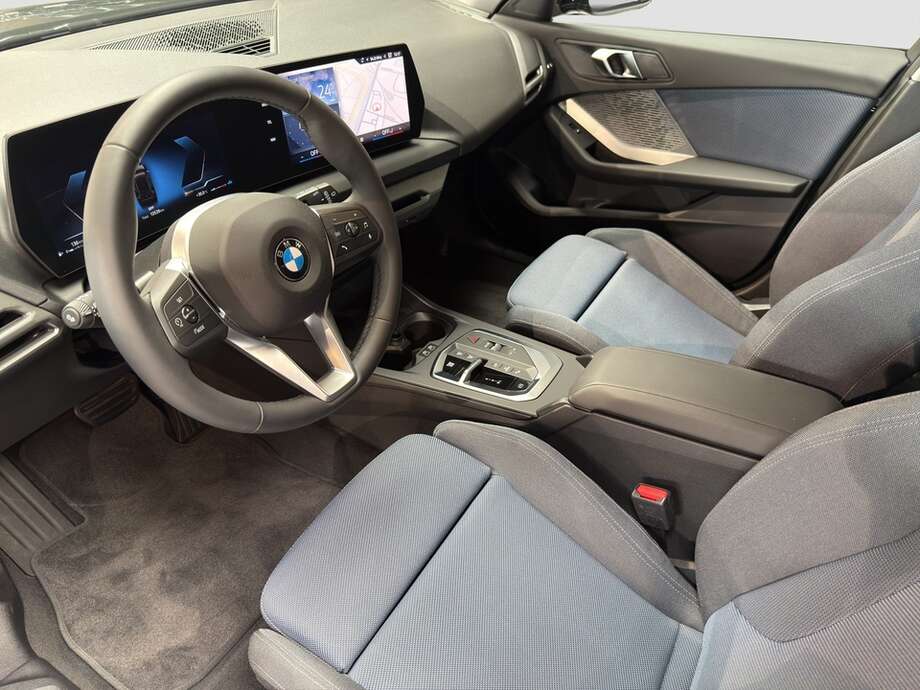 BMW 123 xDrive (Bild 12/16)
