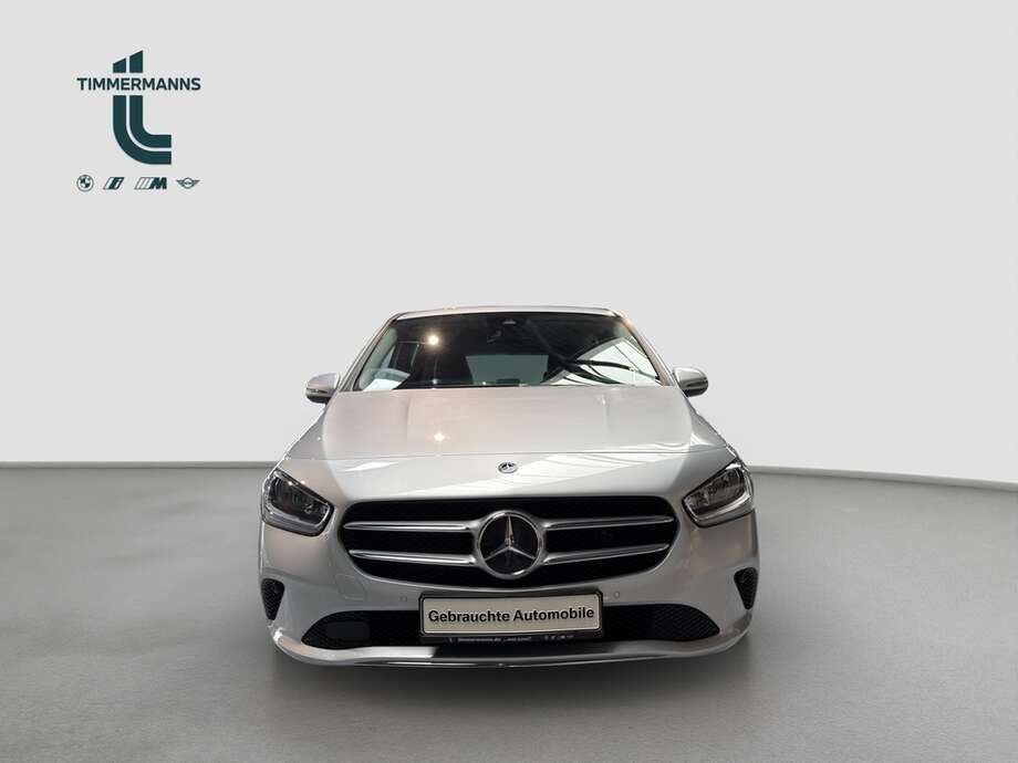 Mercedes-Benz B 180 (Bild 8/17)