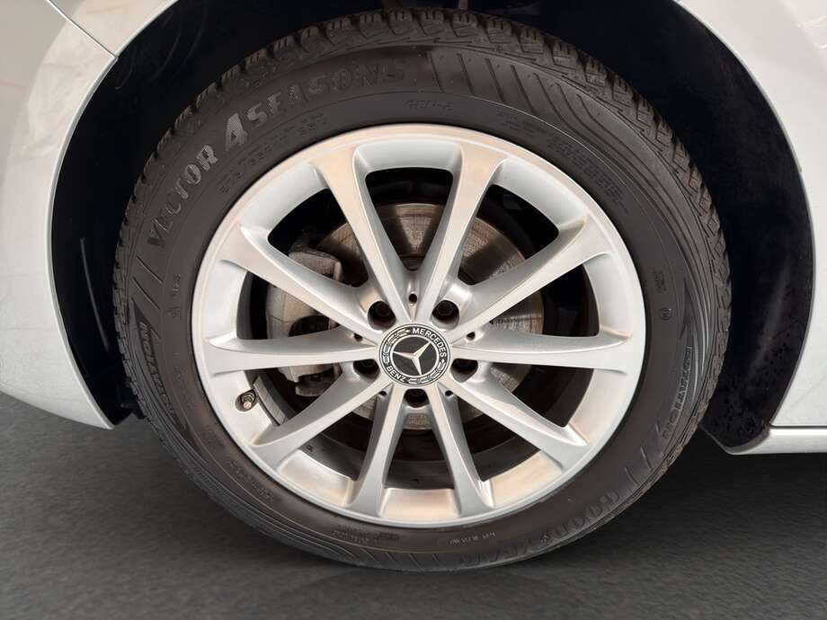 Mercedes-Benz B 180 (Bild 9/17)