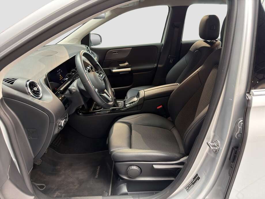 Mercedes-Benz B 180 (Bild 10/17)