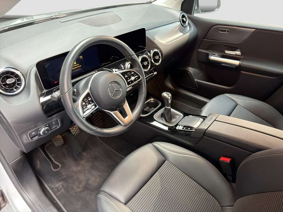 Mercedes-Benz B 180 (Bild 11/17)