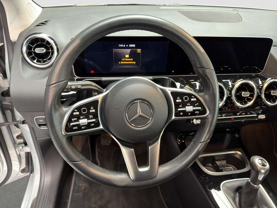 Mercedes-Benz B 180 (Bild 12/17)