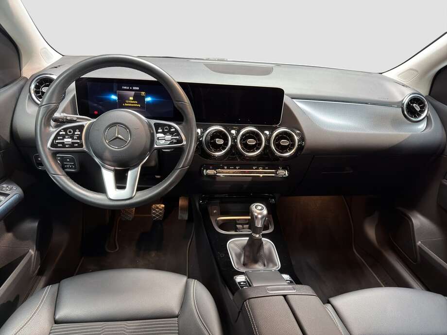 Mercedes-Benz B 180 (Bild 13/17)