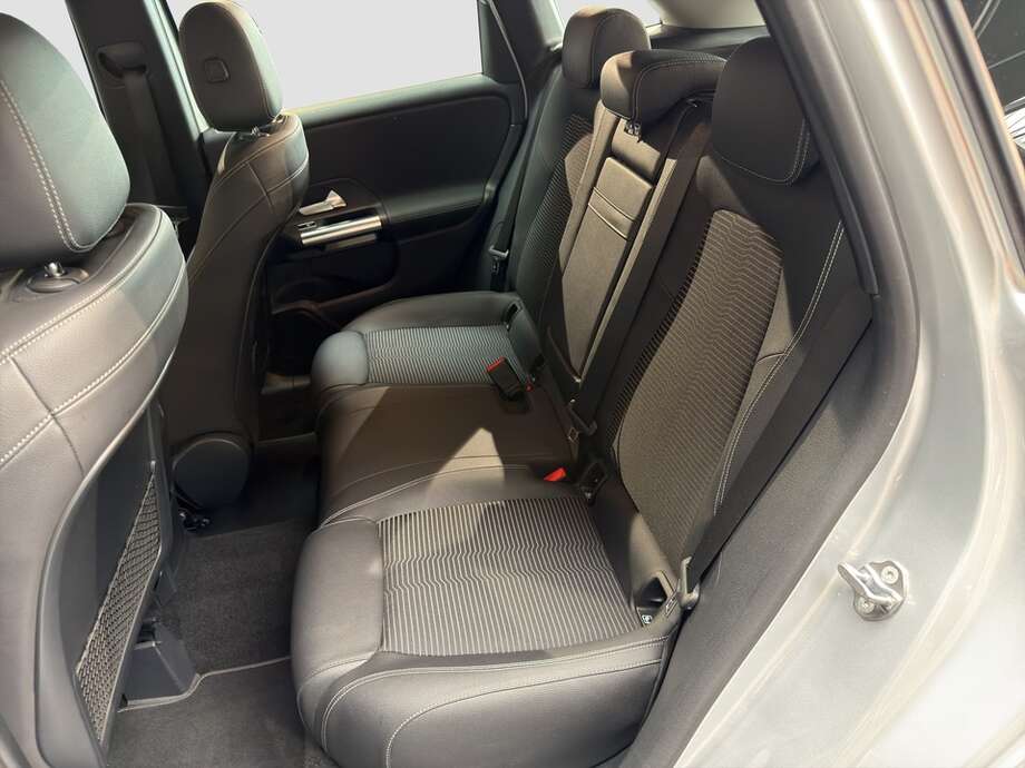 Mercedes-Benz B 180 (Bild 14/17)