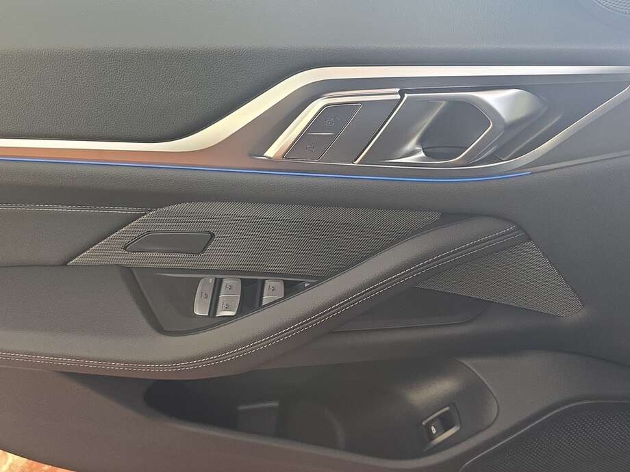 BMW i4 (Bild 16/18)