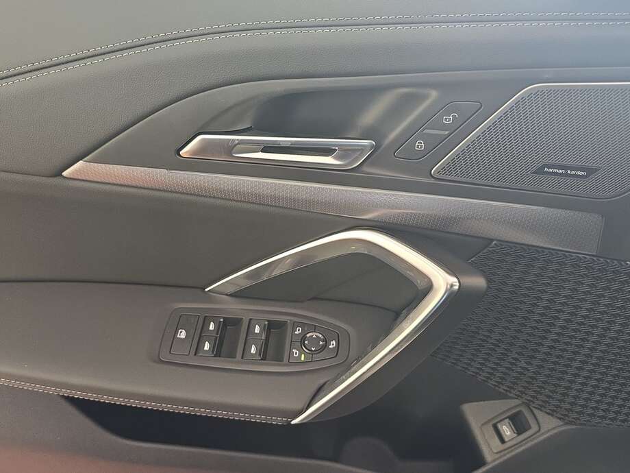 BMW BMW iX1 eDrive20 (Bild 16/17)