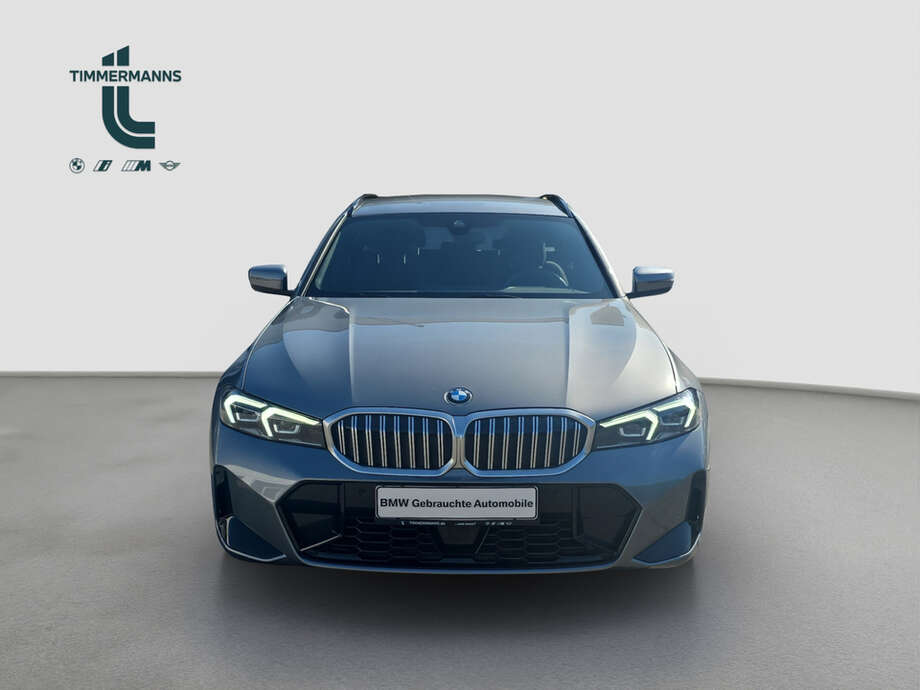 BMW 330i xDrive (Bild 8/18)