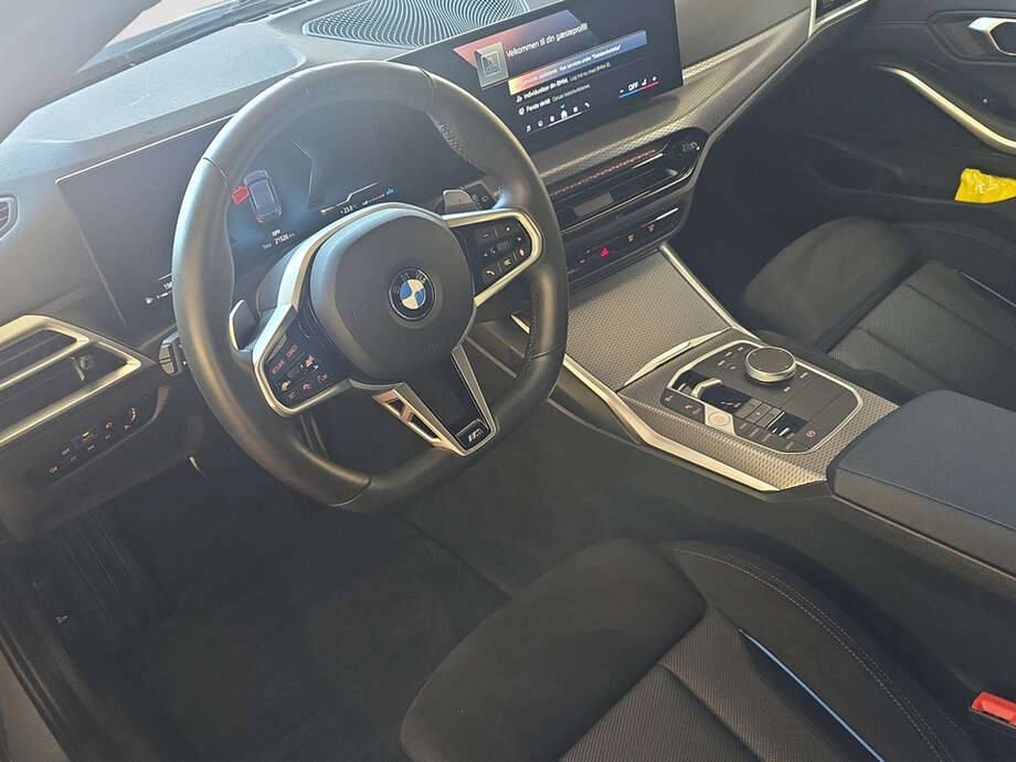 BMW 330i xDrive (Bild 10/18)