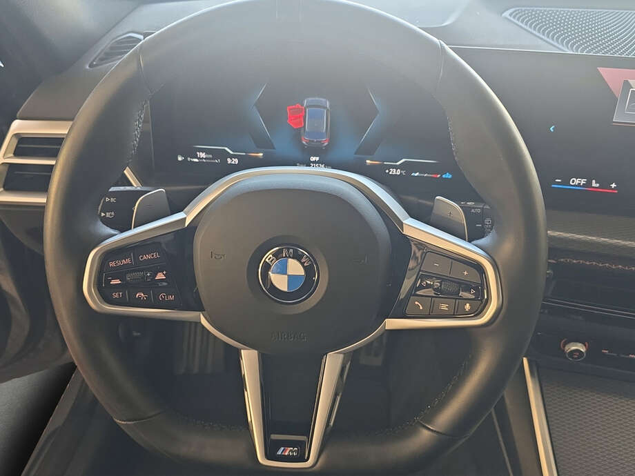 BMW 330i xDrive (Bild 12/18)