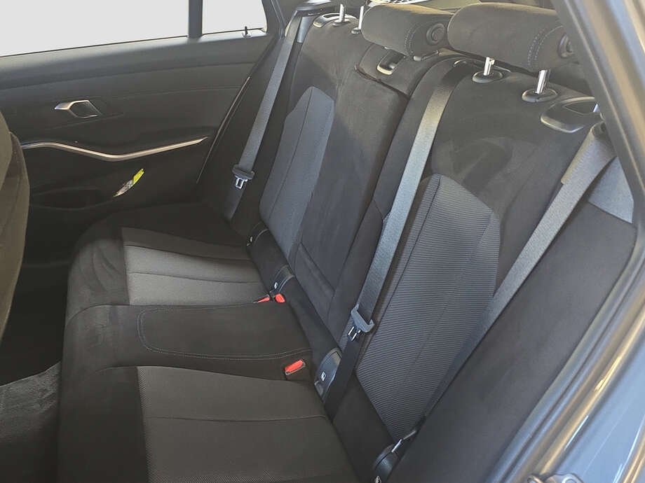BMW 330i xDrive (Bild 14/18)