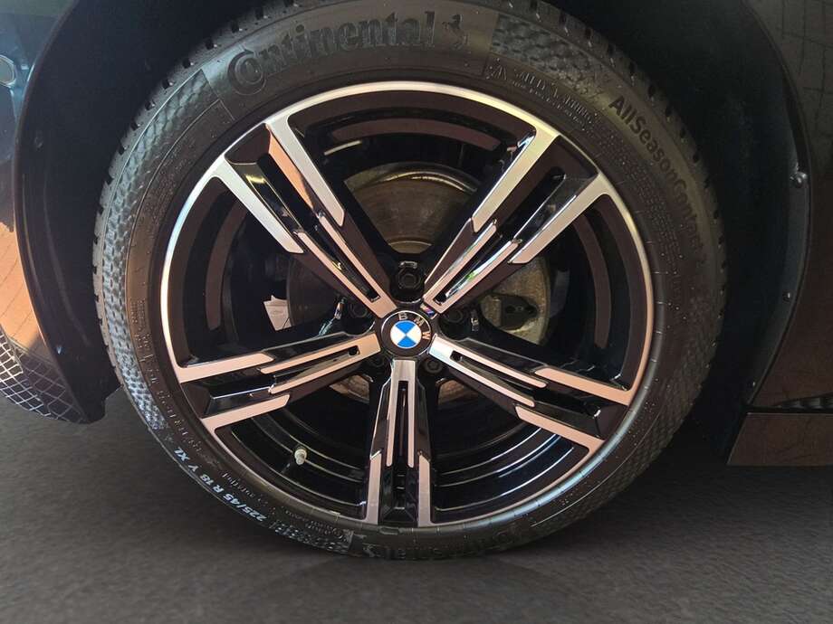 BMW 320d (Bild 9/18)