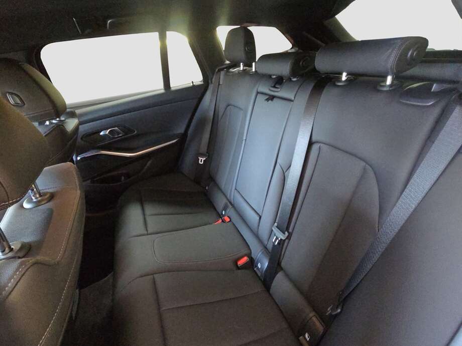 BMW 320d (Bild 14/18)