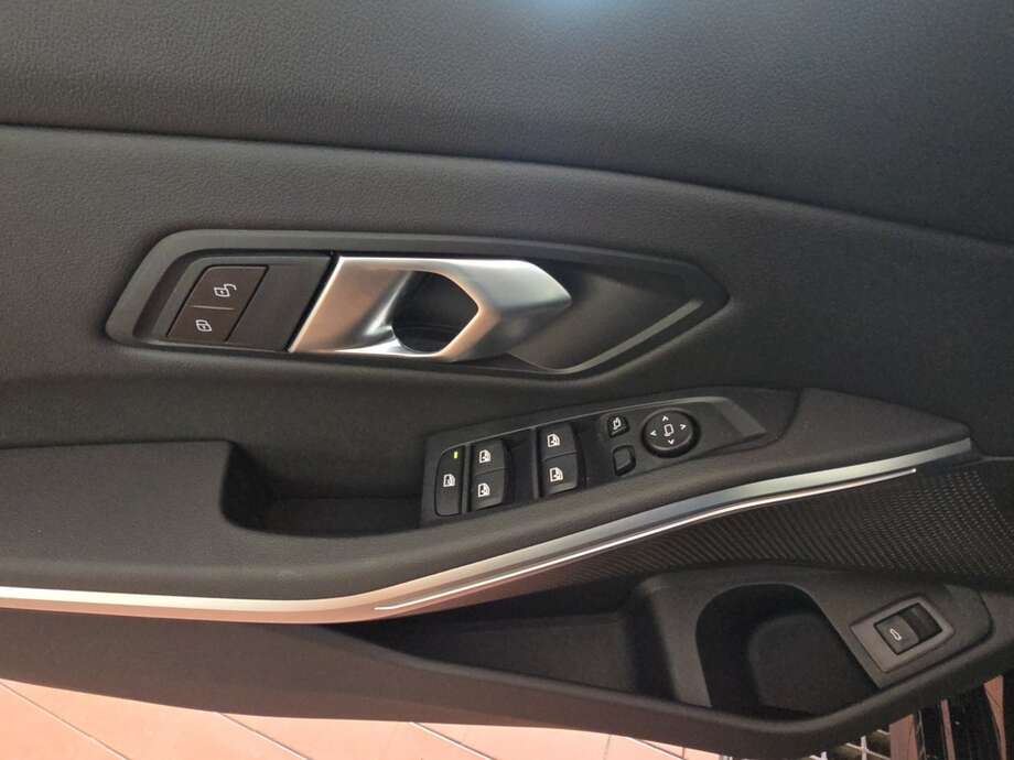 BMW 320d (Bild 16/18)