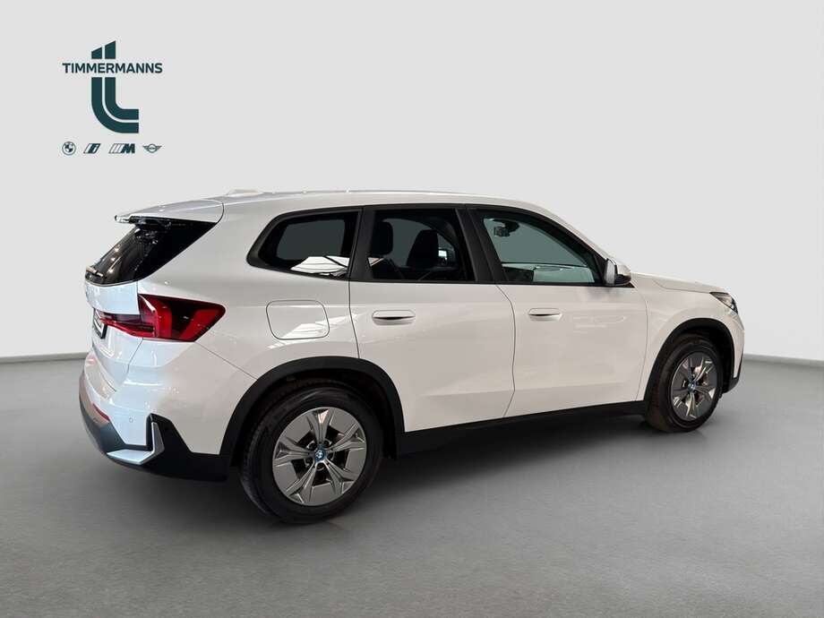 BMW iX1 xDrive30 (Bild 5/18)