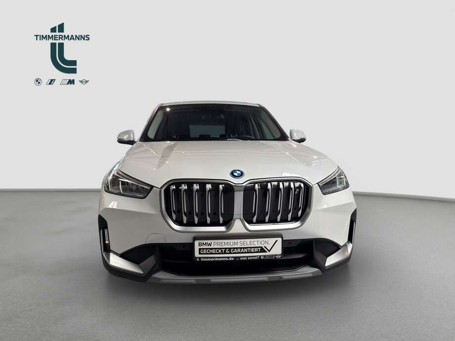 BMW iX1 xDrive30 (Bild 8/18)