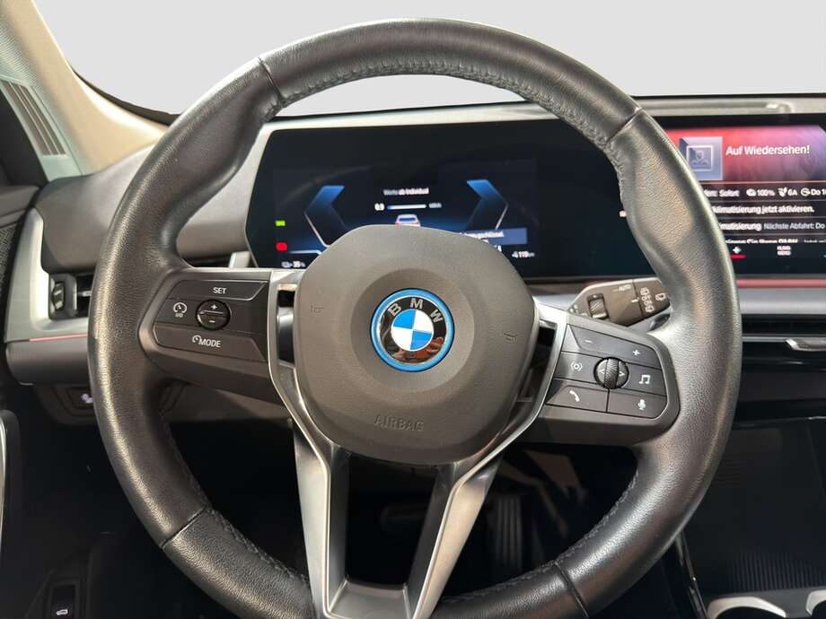 BMW iX1 xDrive30 (Bild 12/18)