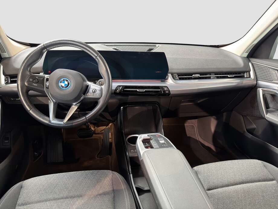 BMW iX1 xDrive30 (Bild 13/18)