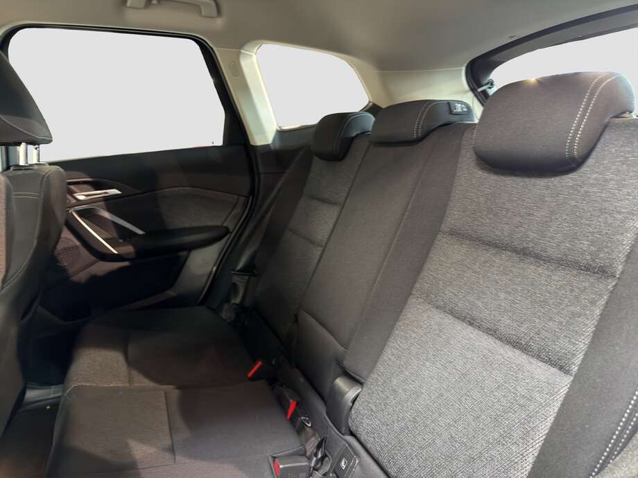 BMW iX1 xDrive30 (Bild 14/18)