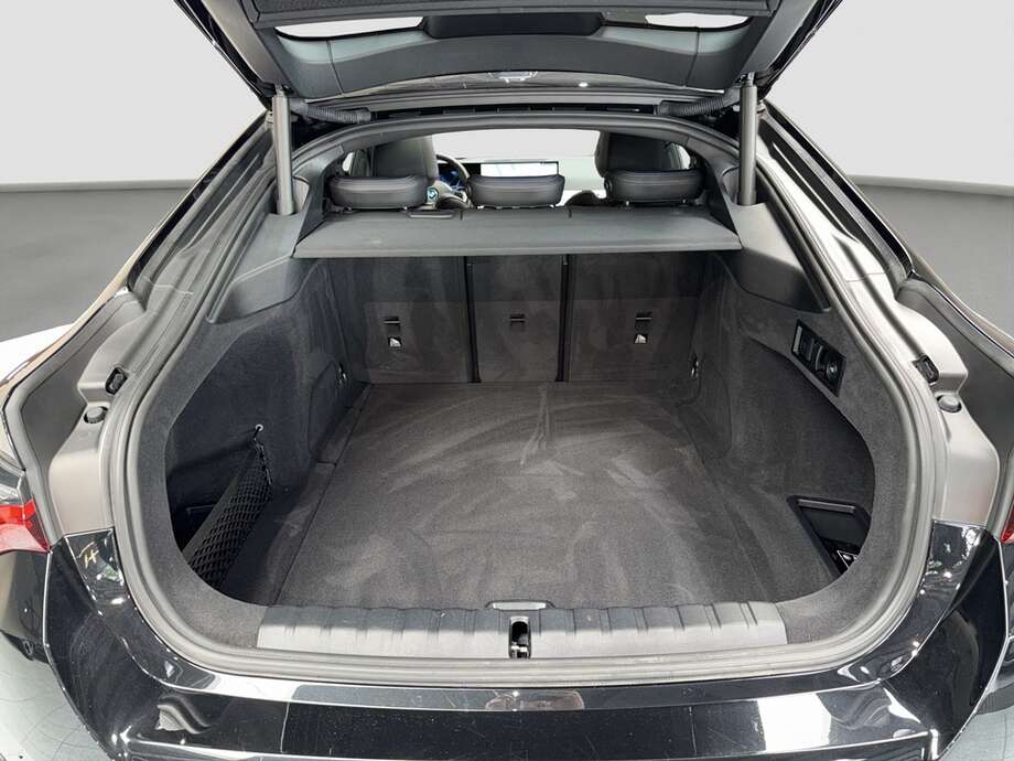 BMW i4 (Bild 15/15)