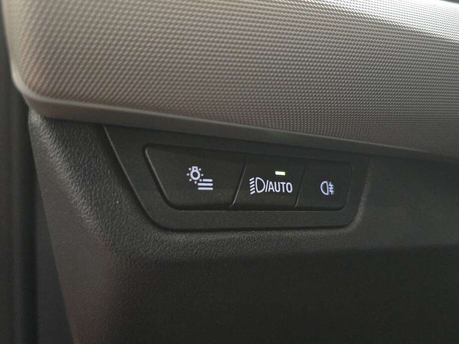 BMW 218 Active Tourer (Bild 17/18)