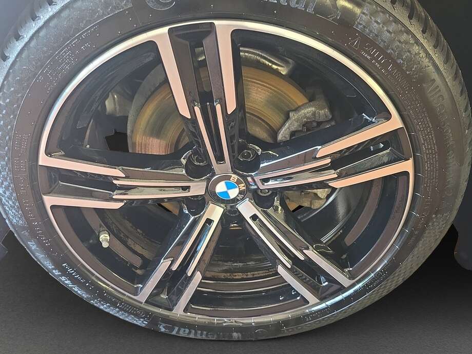 BMW 320d (Bild 9/18)