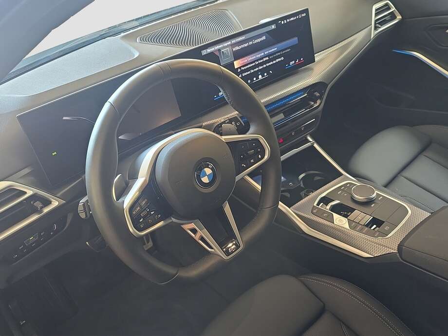 BMW 320d (Bild 10/18)