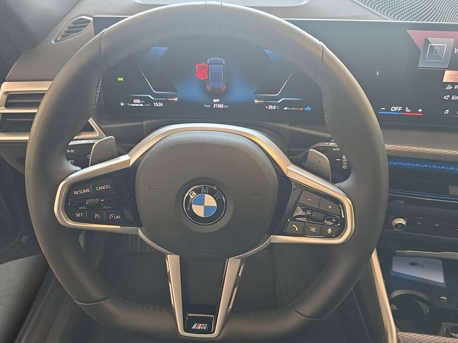 BMW 320d (Bild 12/18)