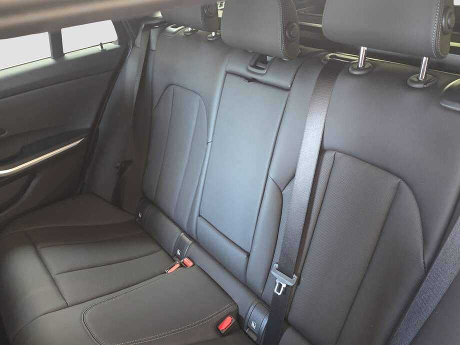 BMW 320d (Bild 14/18)