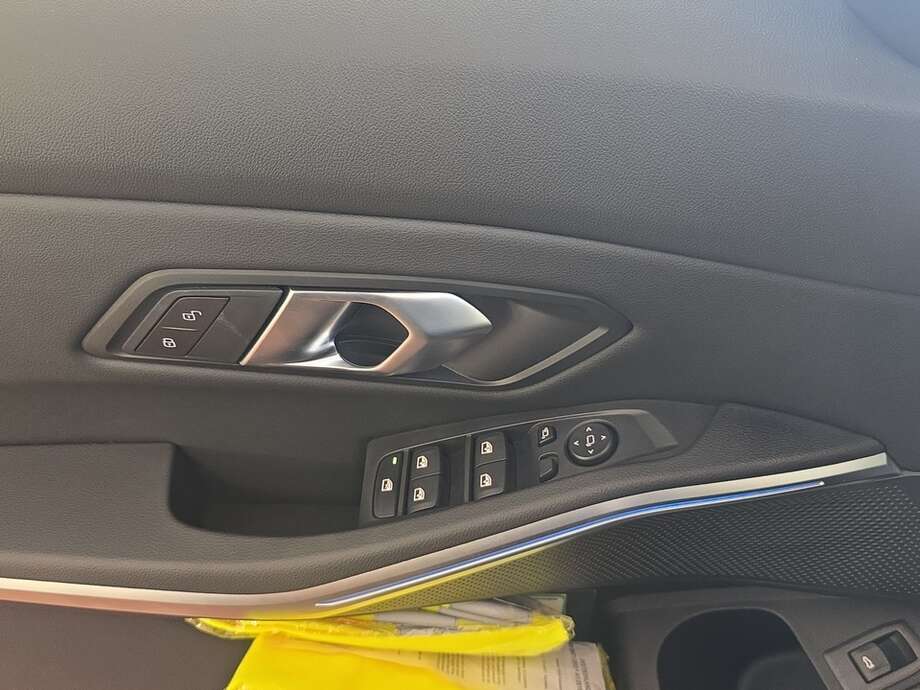 BMW 320d (Bild 16/18)