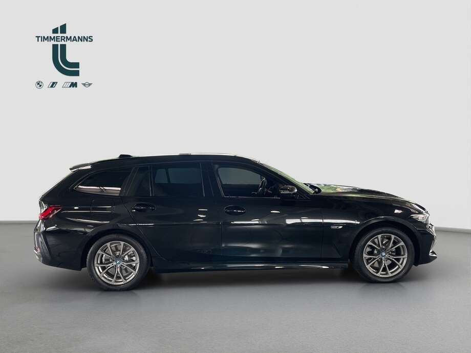BMW 330e (Bild 6/15)