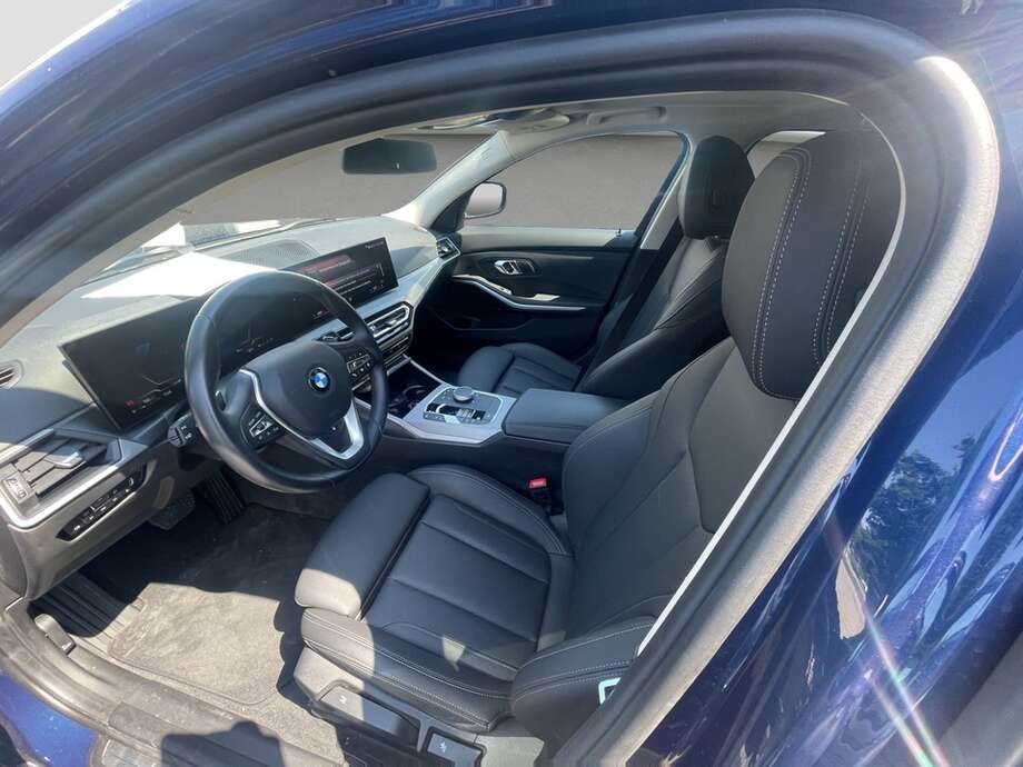 BMW 320i (Bild 10/15)