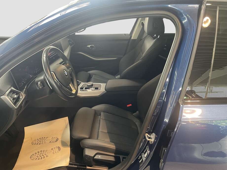 BMW 320i (Bild 11/15)