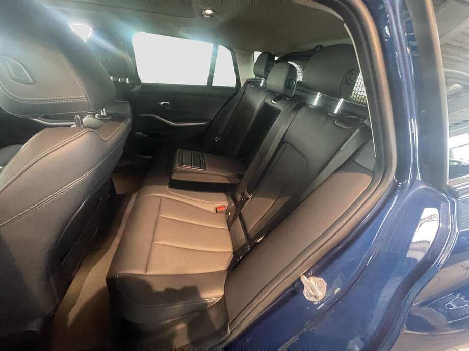 BMW 320i (Bild 14/15)