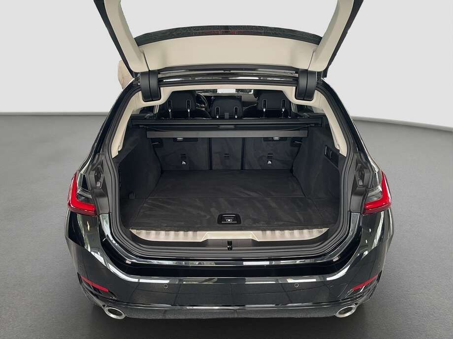 BMW 330e (Bild 15/15)