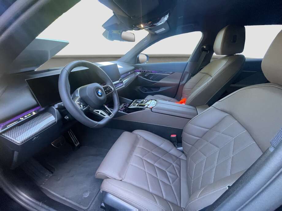 BMW 520d xDrive (Bild 6/17)