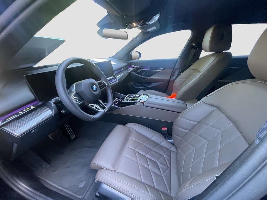 BMW 520d xDrive (Bild 9/17)