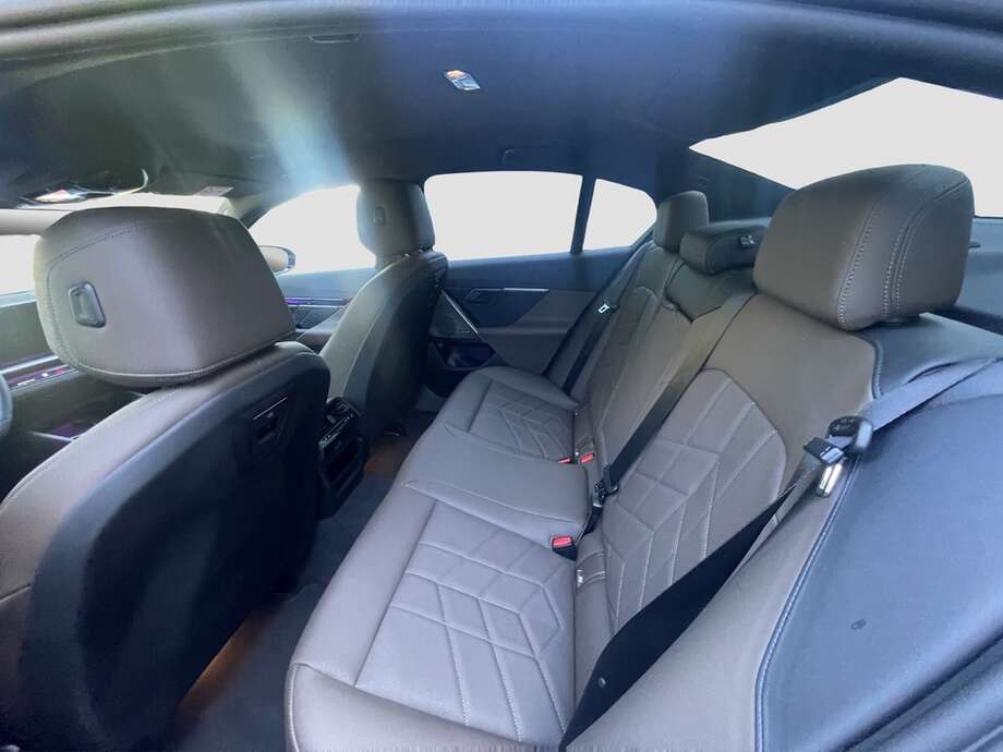 BMW 520d xDrive (Bild 10/17)