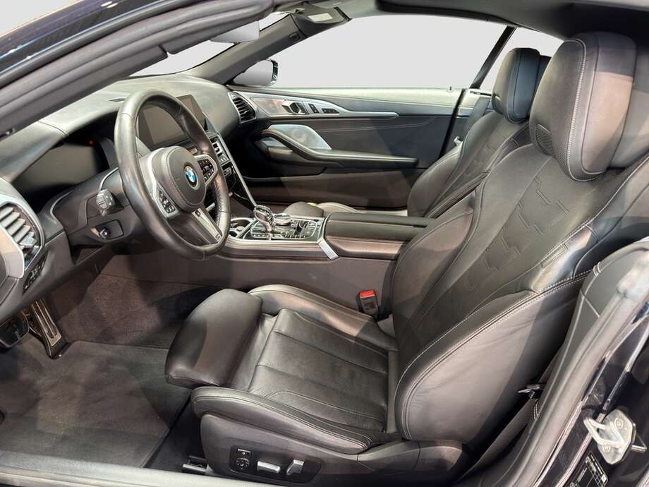 BMW M850i xDrive Cabrio (Bild 10/18)