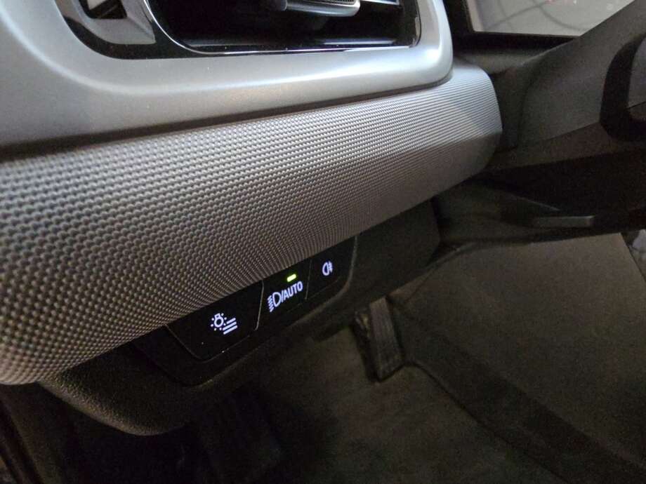 BMW 218 Active Tourer (Bild 17/18)