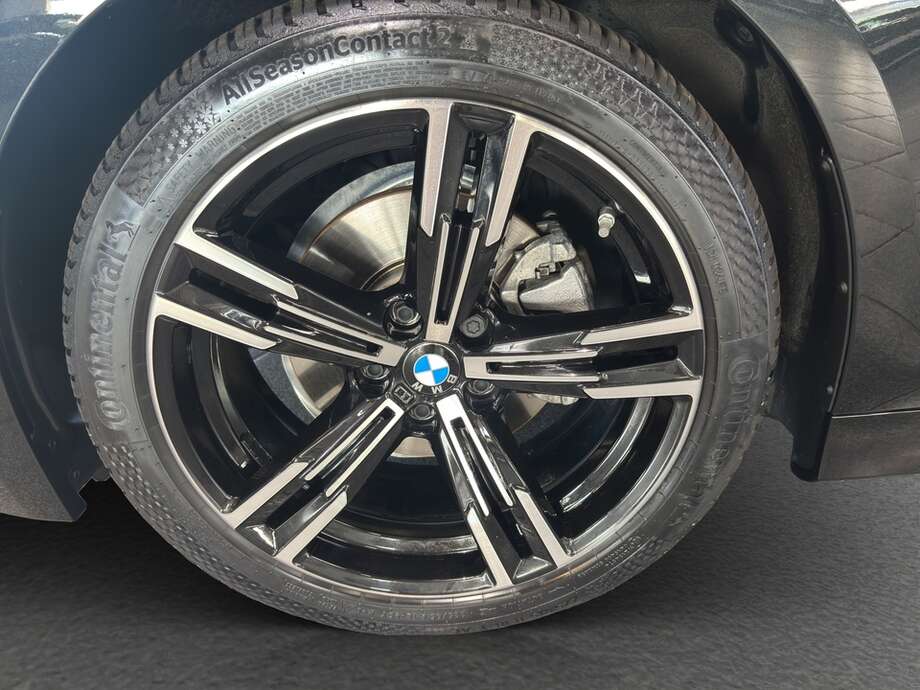 BMW 320d (Bild 9/17)