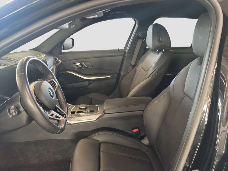 BMW 320d (Bild 10/17)