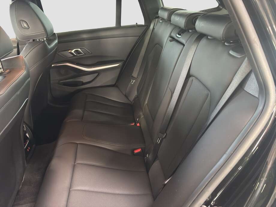 BMW 320d (Bild 13/17)