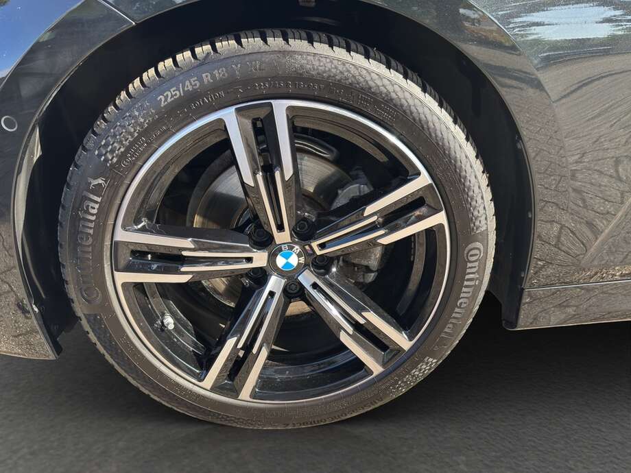 BMW 320d (Bild 9/16)
