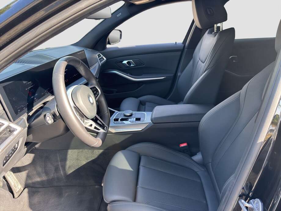 BMW 320d (Bild 10/16)