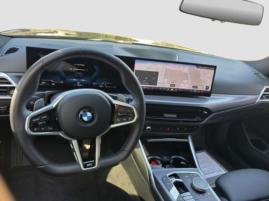 BMW 320d (Bild 12/16)